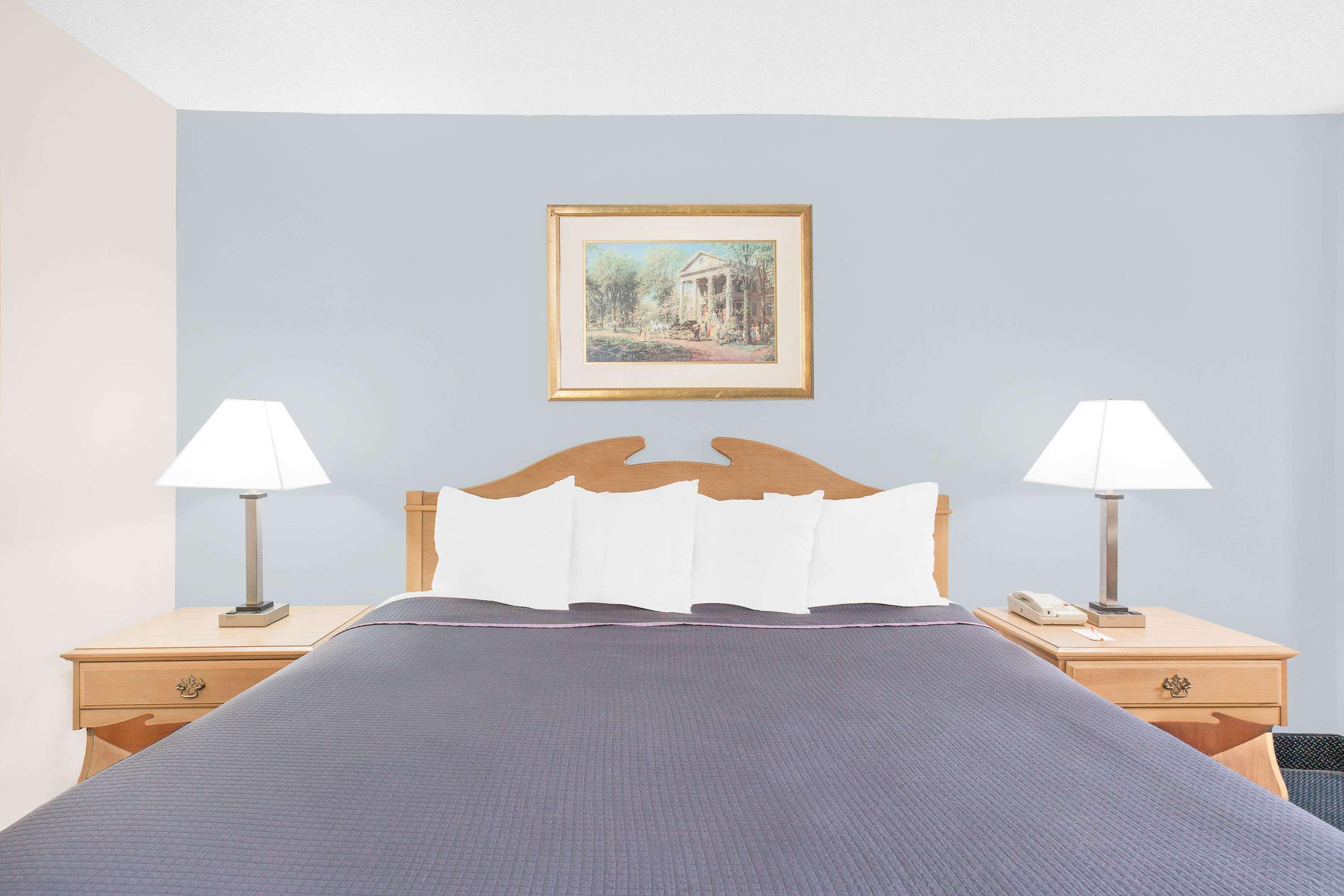 Howard Johnson By Wyndham Staunton Exterior foto