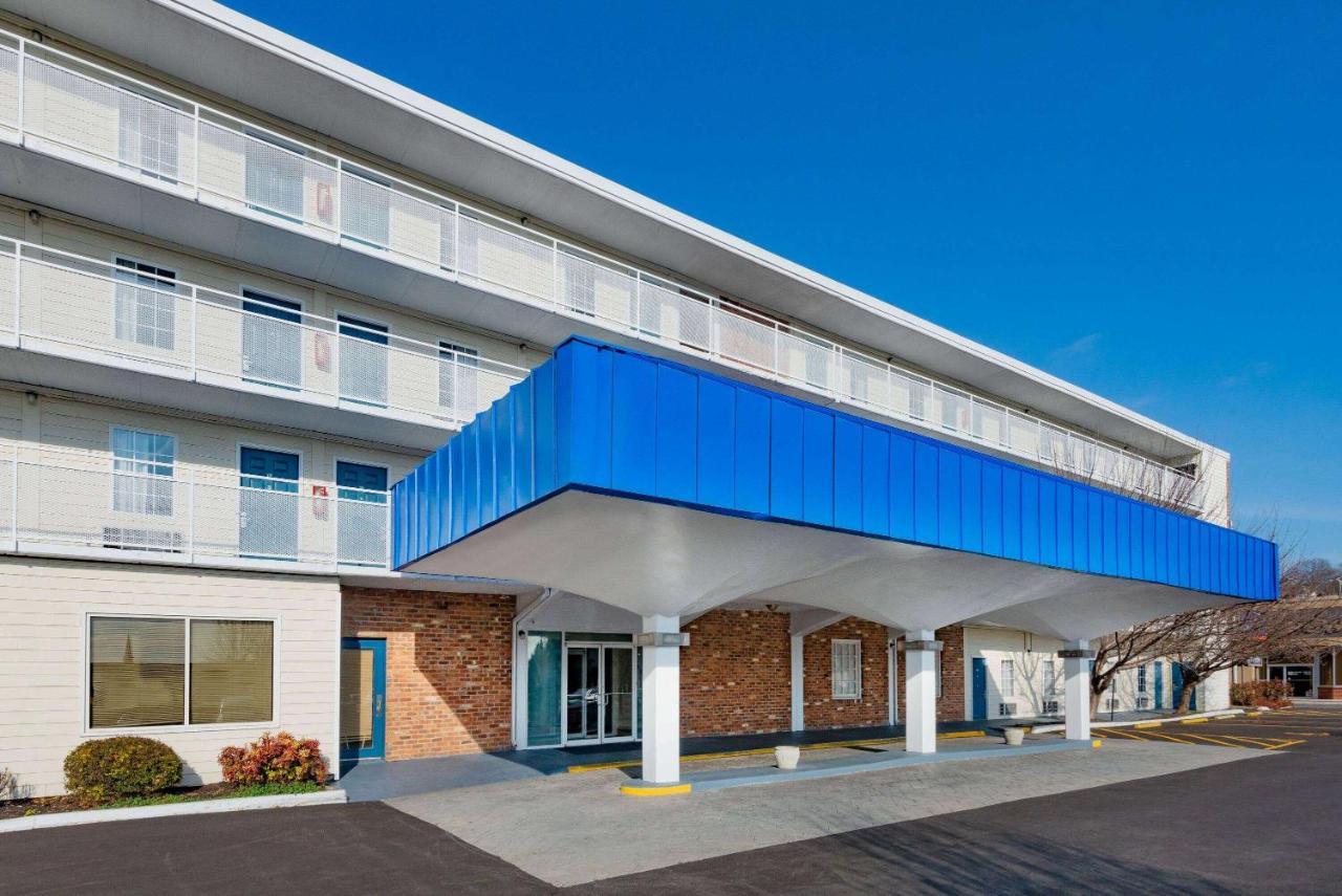 Howard Johnson By Wyndham Staunton Exterior foto