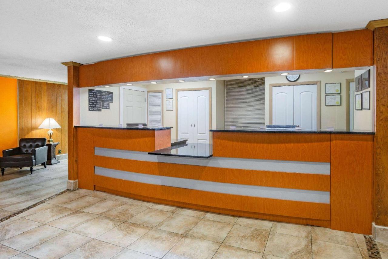 Howard Johnson By Wyndham Staunton Exterior foto