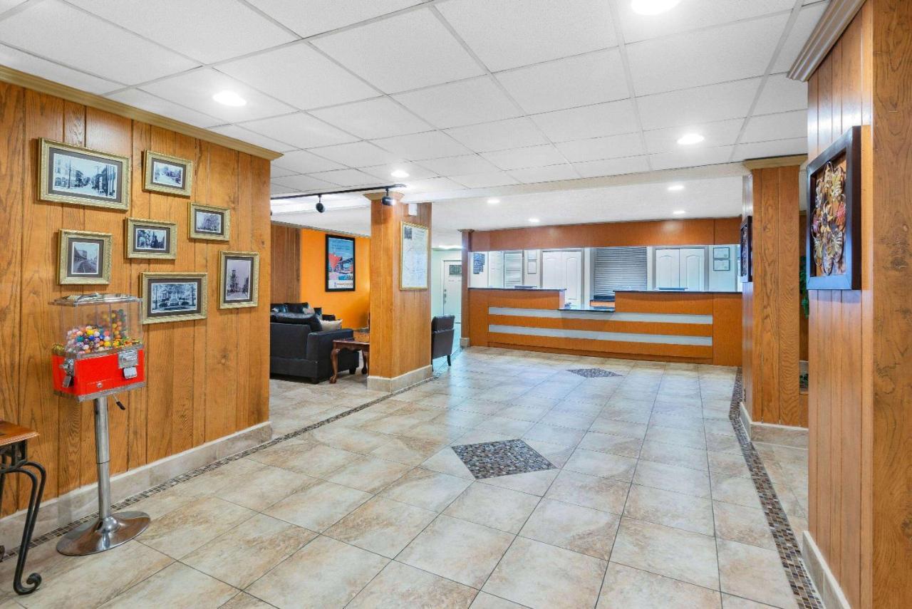 Howard Johnson By Wyndham Staunton Exterior foto