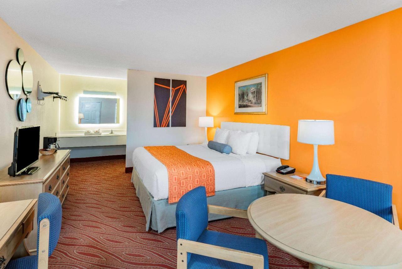 Howard Johnson By Wyndham Staunton Exterior foto