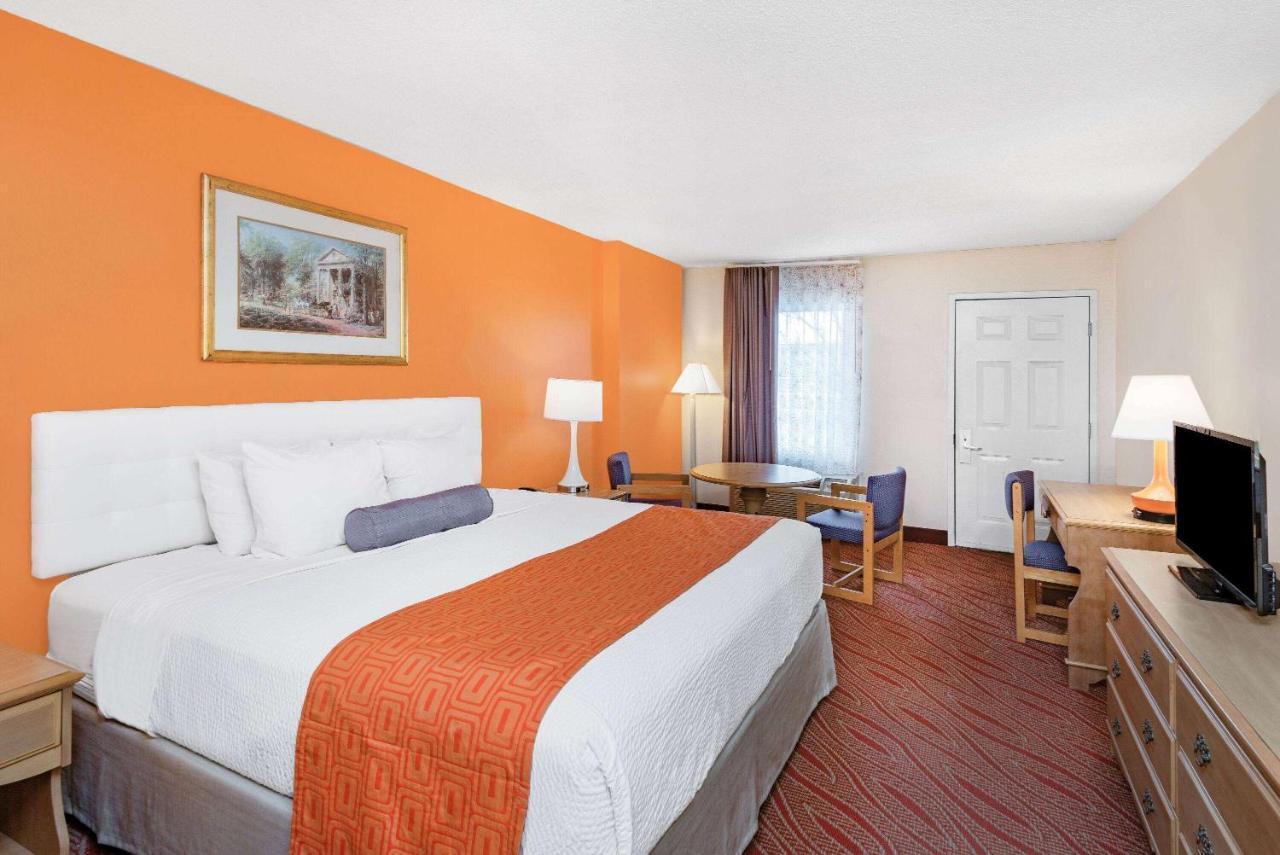 Howard Johnson By Wyndham Staunton Exterior foto